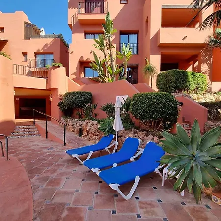 Luxury In Jardines De Don Carlos Apartment Marbella